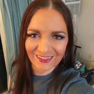 Meet your Posher, Holly